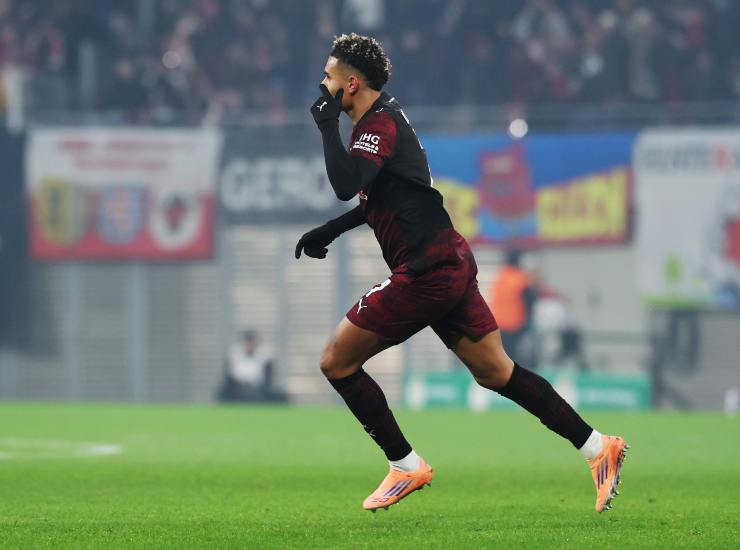 Nusa esulta dopo una rete 