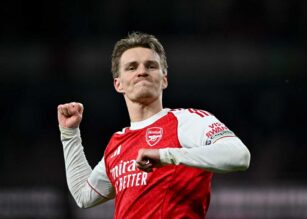 Odegaard esulta dopo una rete