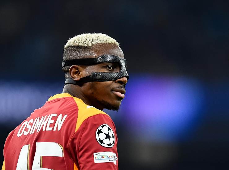 Osimhen in primo piano