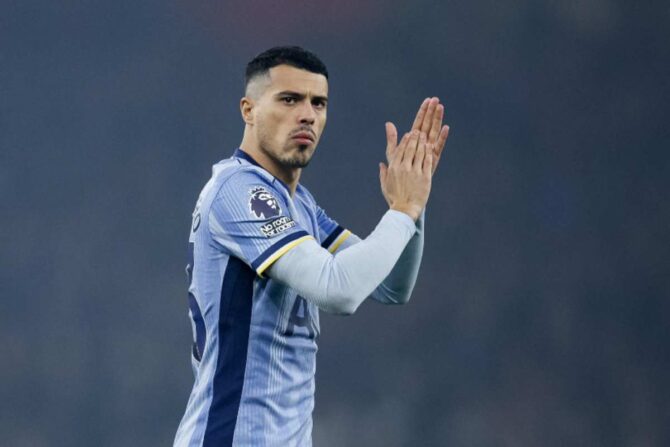 Pedro Porro in primo piano