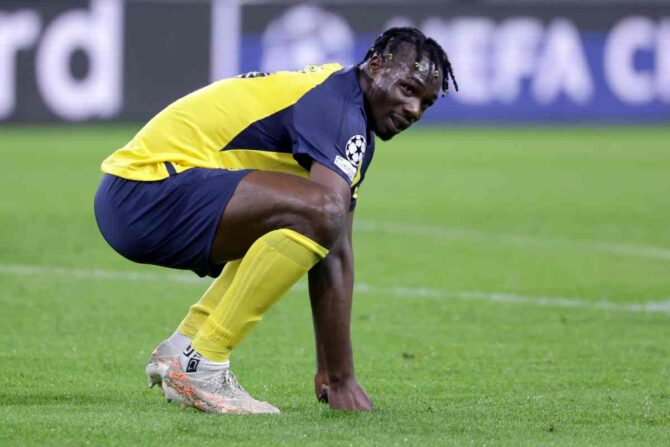 Promise David inginocchiato