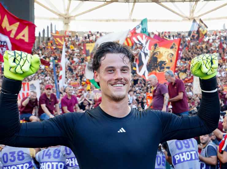 Svilar sorridente in primo piano