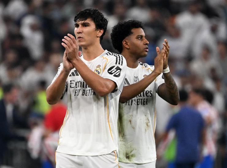 Rodrygo applaude il pubblico