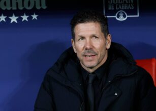 Simeone seduto in panchina