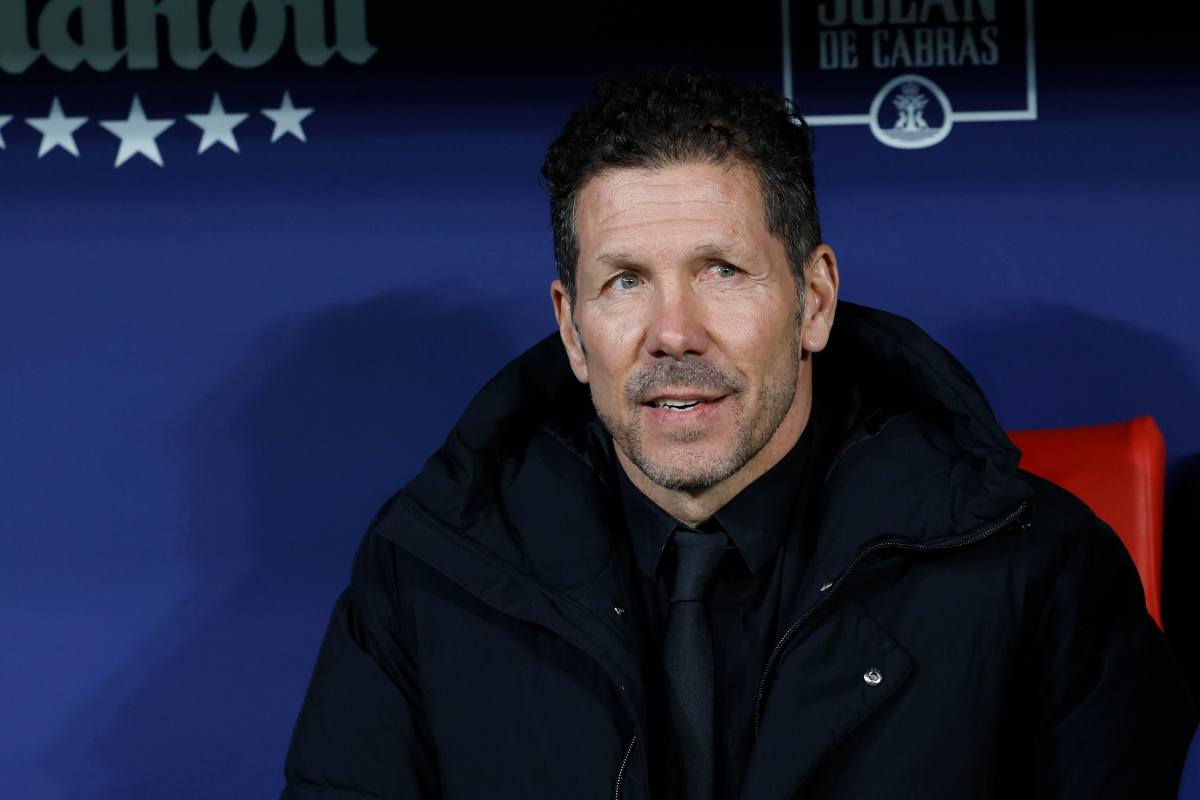 Simeone seduto in panchina
