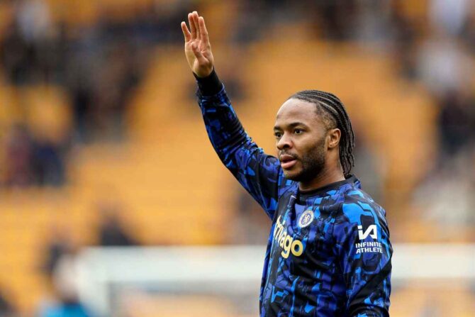 Sterling saluta il pubblico