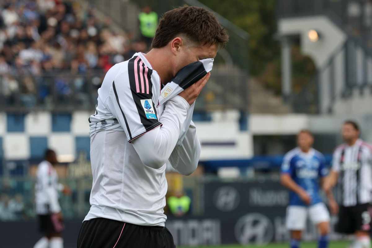 Yildiz con la maglia in faccia