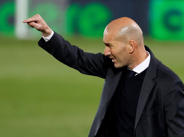 Zidane dà una indicazione
