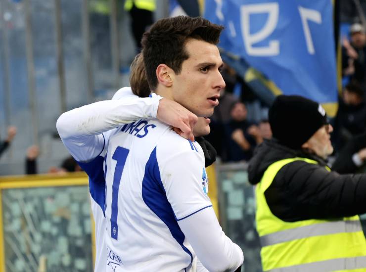 Douvikas esulta dopo una rete