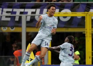 Atta esulta dopo una rete