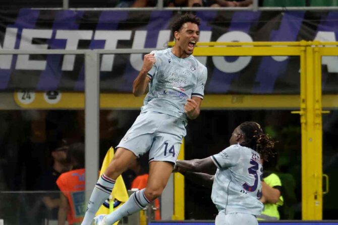 Atta esulta dopo una rete