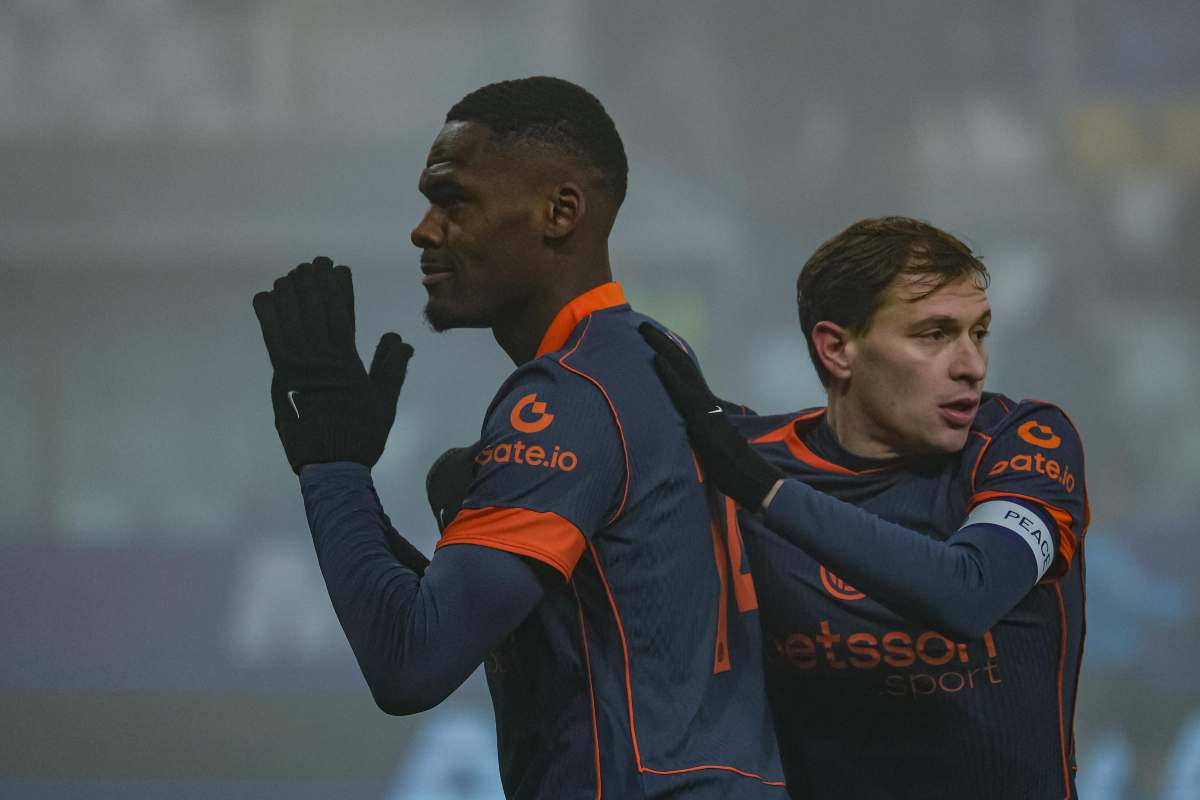 Bonny con le mani congiunte