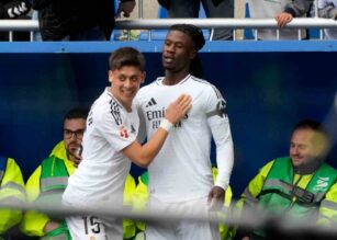 Camavinga esulta con un compagno