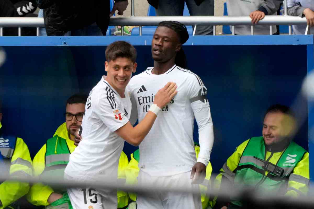 Camavinga esulta con un compagno