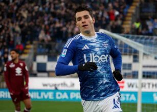 Douvikas durante una partita