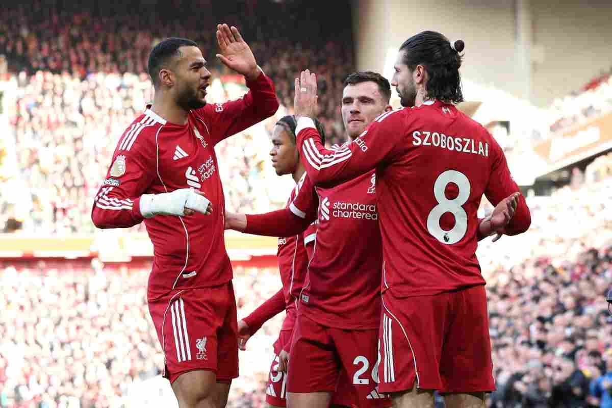 Gakpo esulta con i compagni