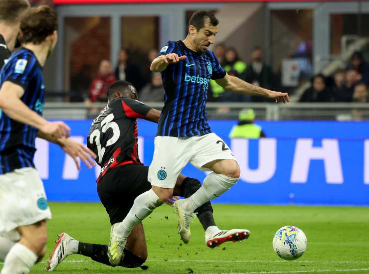 Mkhitaryan durante una partita