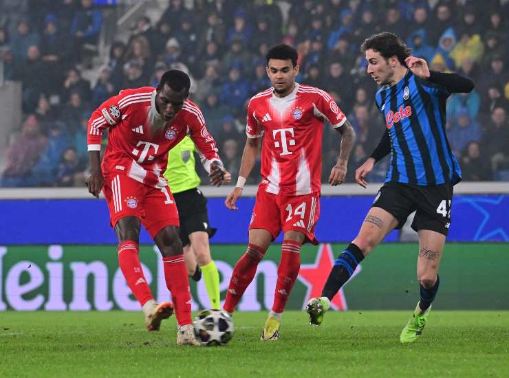 Jackson calcia la palla