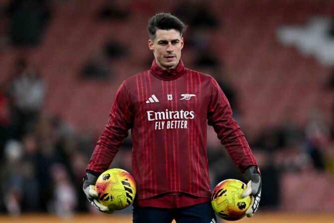 Kepa con i palloni in mano