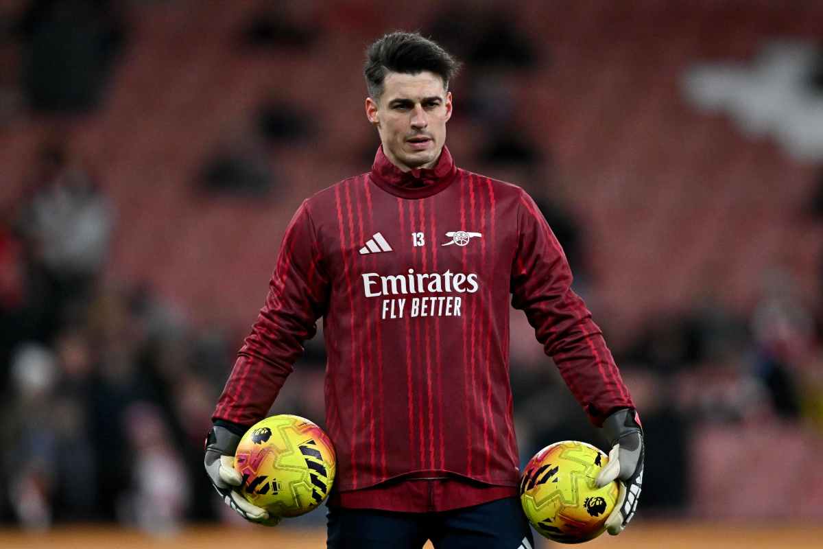 Kepa con i palloni in mano