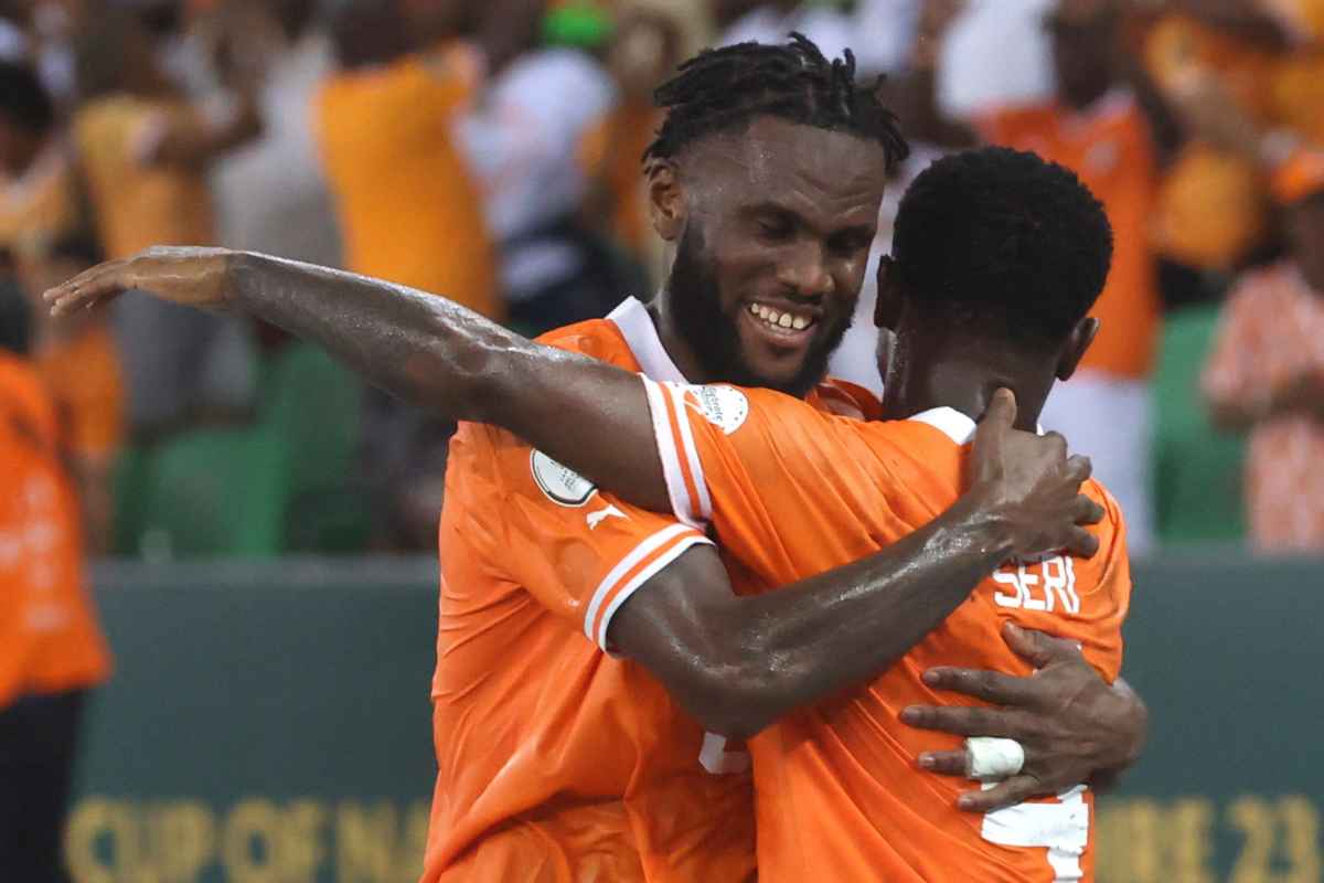 Kessie esulta con un compagno