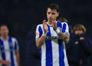 Kiwior applaude il pubblico