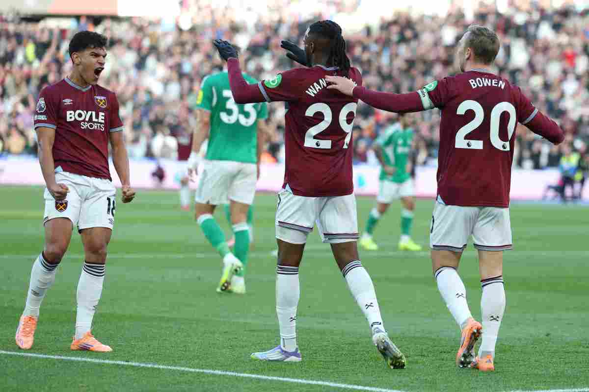 Fernandes esulta dopo una rete