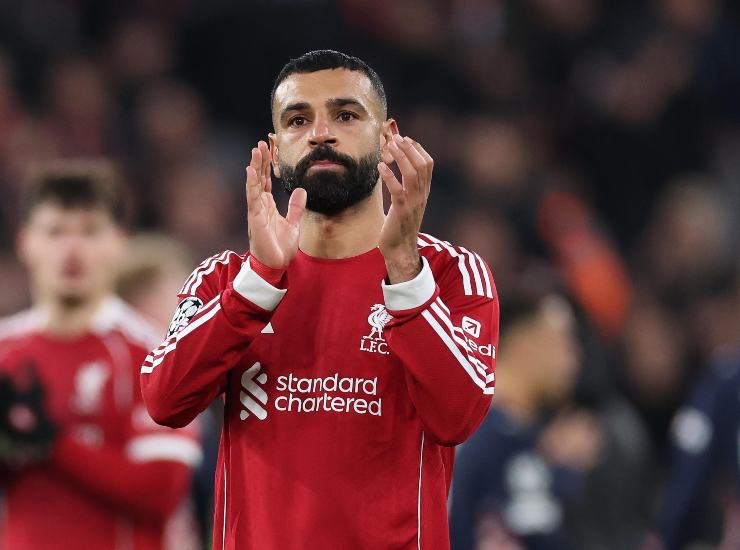 Salah applaude il pubblico