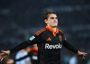 Nico Paz esulta dopo una rete