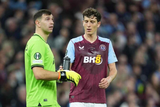 Pau Torres insieme a Dibu