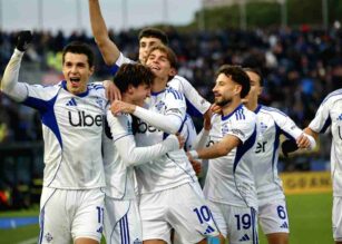 Perrone esulta con i compagni