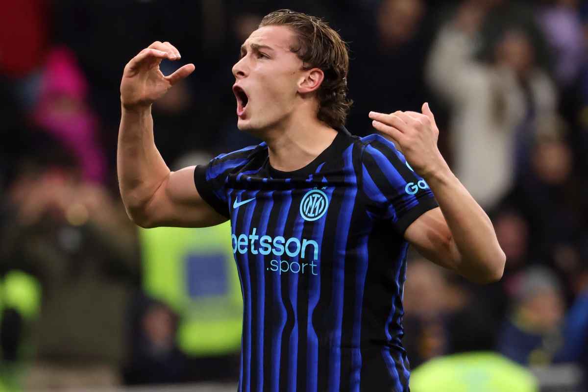 Esposito esulta dopo un gol