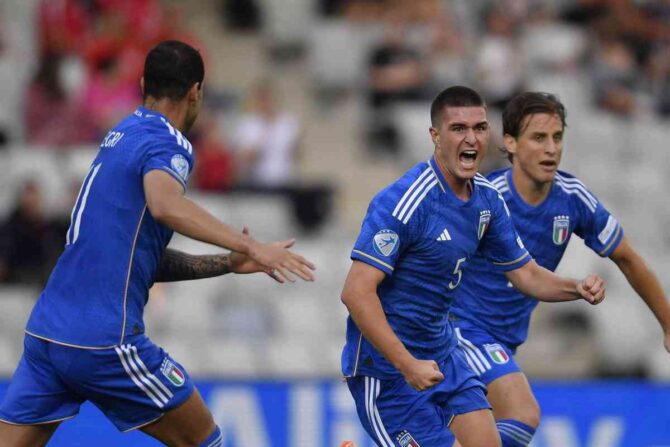 Pirola esulta dopo una rete