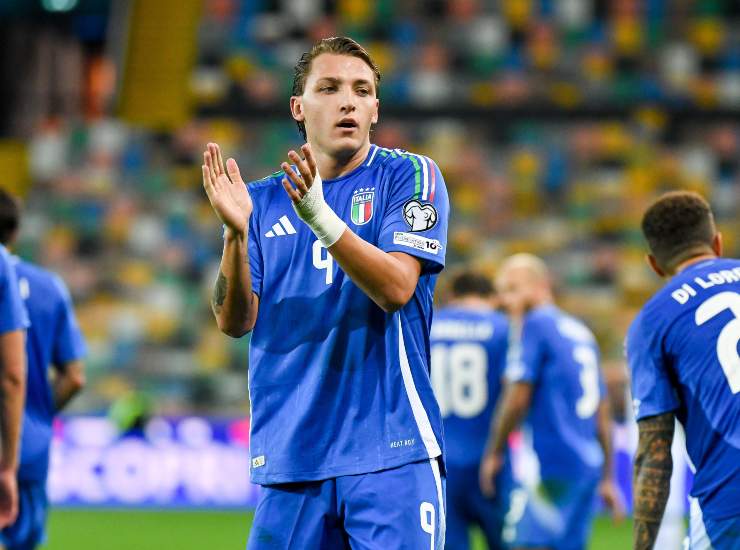 Retegui applaude i compagni