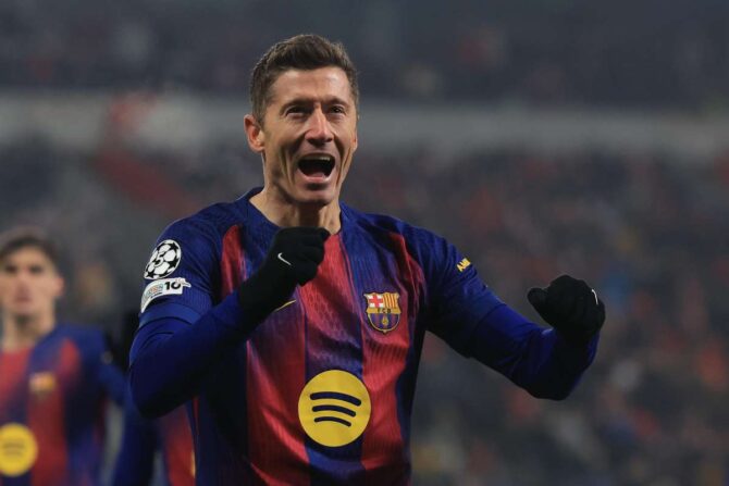 Lewandowski esulta dopo una rete