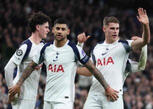 Romero insieme ai compagni