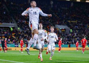 Tressoldi esulta dopo una rete