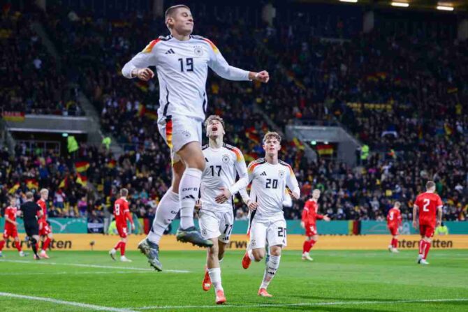 Tressoldi esulta dopo una rete