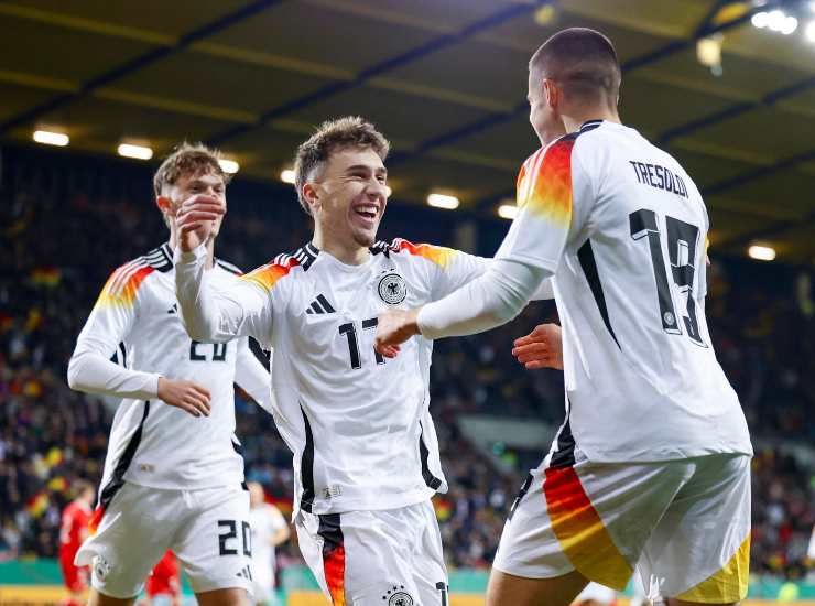 Tressodil esulta con i compagni