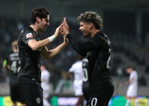 Trincao esulta con un compagno