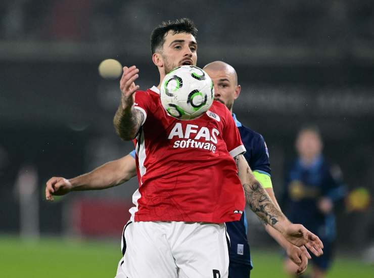 Parrott controlla la palla