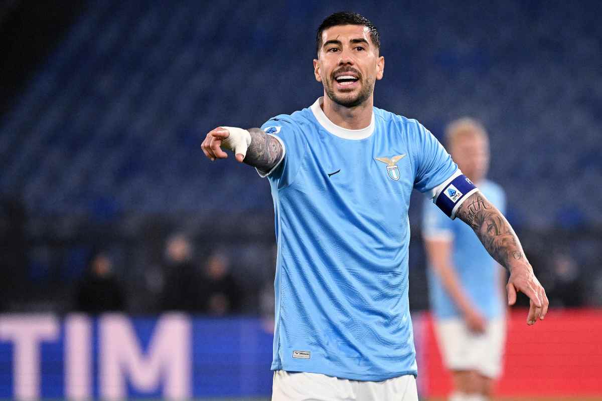 Zaccagni dà una indicazione