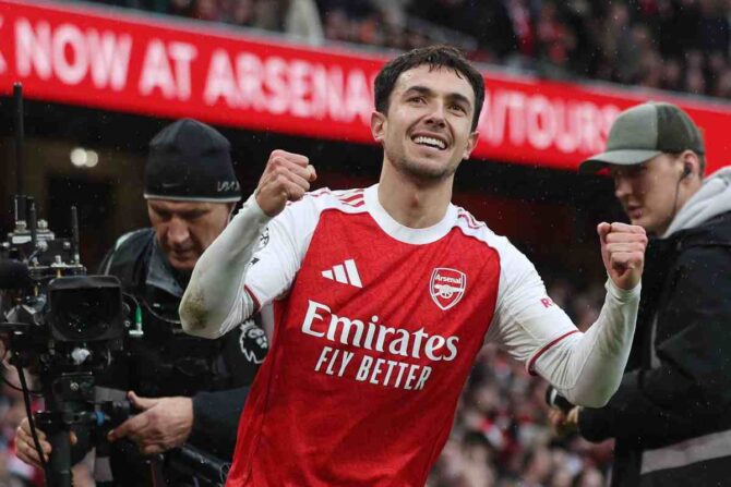 Zubimendi esulta dopo una rete