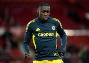 Cherif durante un riscaldamento