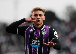 Chuki esulta dopo una rete