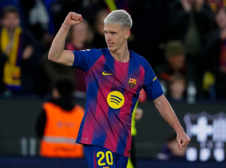 Dani Olmo esulta dopo una rete