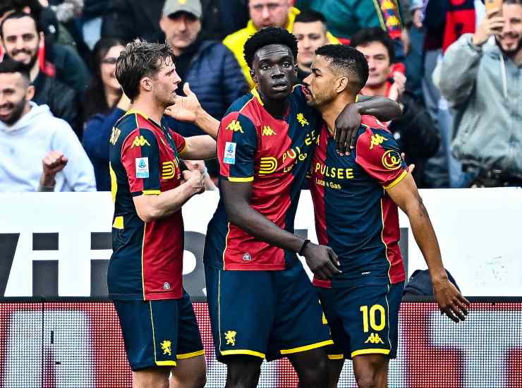 Ekhator esulta con i compagni