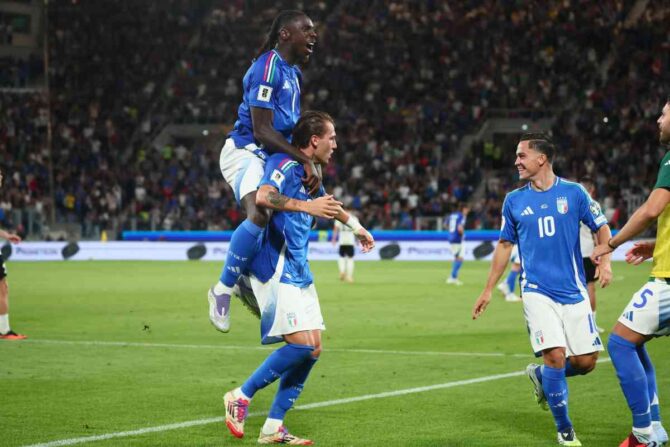 Kean esulta con Retegui