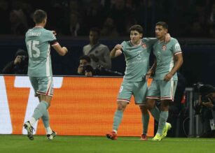 Molina esulta con i compagni