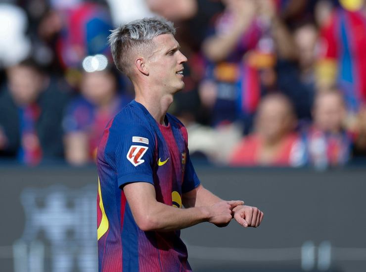 Dani Olmo esulta dopo una rete